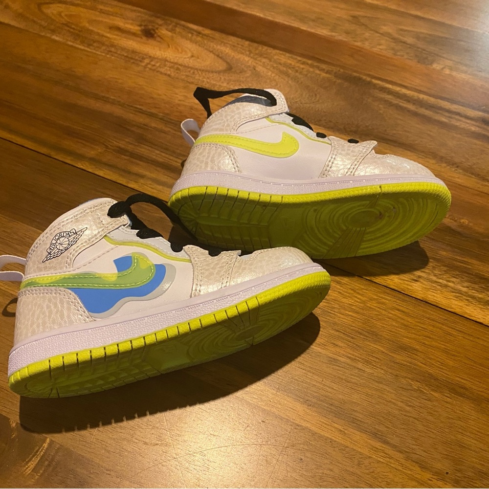 Air Jordan toddler shoes size 7